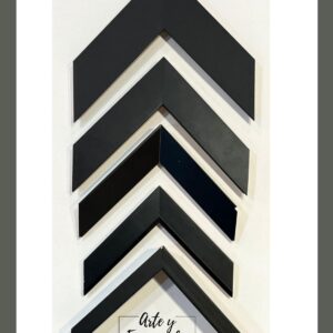 Molduras negras contemporáneas en acabados mate y satinado – Sol y Sombra SRL