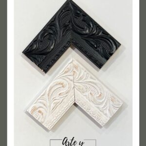 Molduras talladas en negro y blanco decapado con relieve artesanal – Sol y Sombra SRL