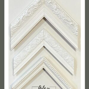 Molduras blancas talladas con relieve ornamental y acabado satinado – Sol y Sombra SRL