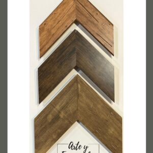 Molduras de madera rústica envejecida en tonos marrones – Sol y Sombra SRL