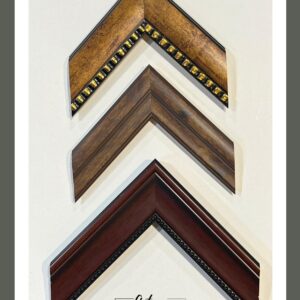 Molduras de madera con relieves decorativos y detalles dorados – Sol y Sombra SRL