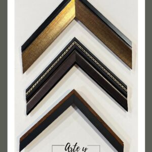 Molduras negras con detalles dorados y relieves elegantes – Sol y Sombra SRL