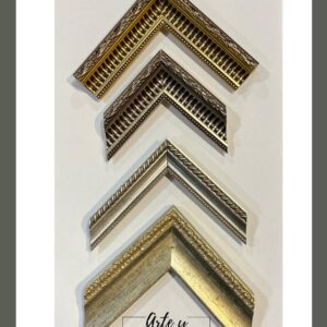 Molduras doradas y plateadas con relieves ornamentales de estilo clásico – Sol y Sombra SRL