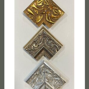 Molduras doradas y plateadas con relieves barrocos – Sol y Sombra SRL