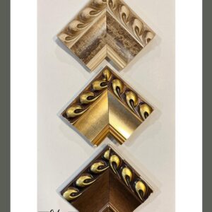 Molduras doradas y marrones con relieve decorativo brillante – Sol y Sombra SRL