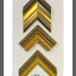 Molduras doradas con relieves trenzados y detalles metálicos – Sol y Sombra SRL