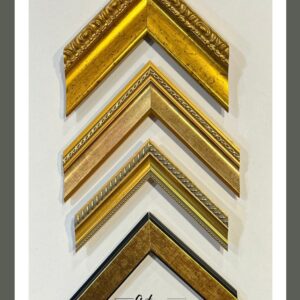 Molduras doradas con relieves clásicos y acabado brillante – Sol y Sombra SRL