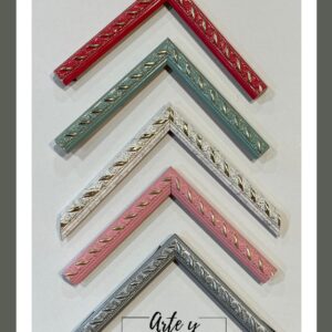 Molduras en colores vivos con relieve dorado – Sol y Sombra SRL