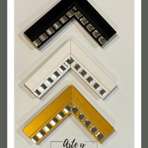 Molduras con inserciones metálicas en tonos negro, blanco y dorado – Sol y Sombra SRL