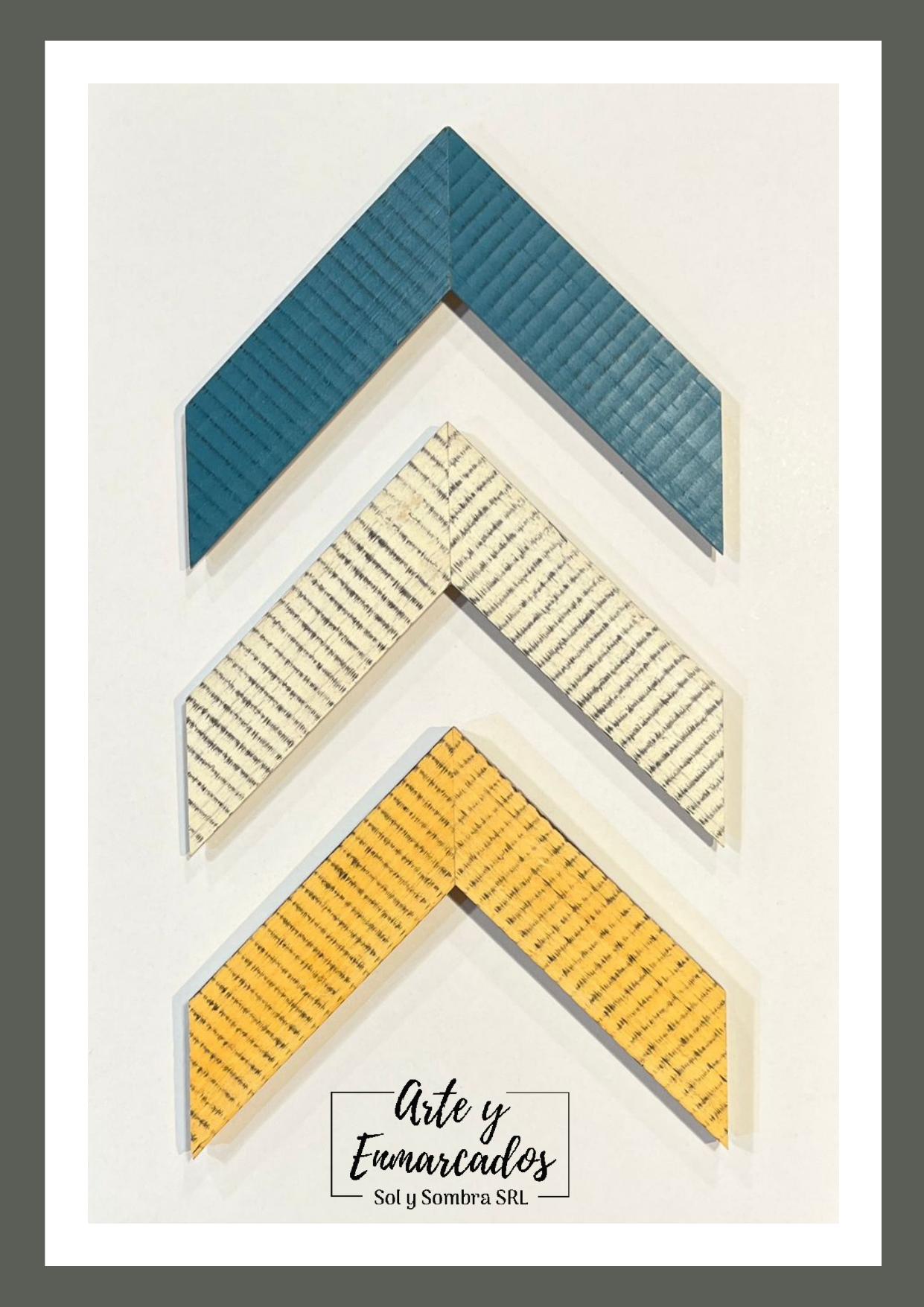 Molduras texturadas con relieve lineal en tonos azul, marfil y ocre – Sol y Sombra SRL