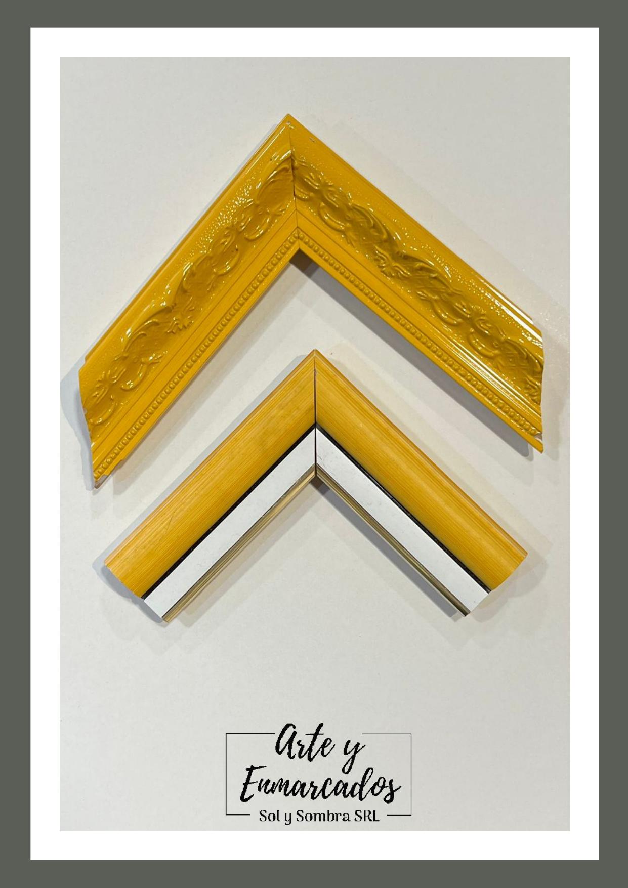 Molduras amarillas con acabado brillante y detalles ornamentales – Sol y Sombra SRL